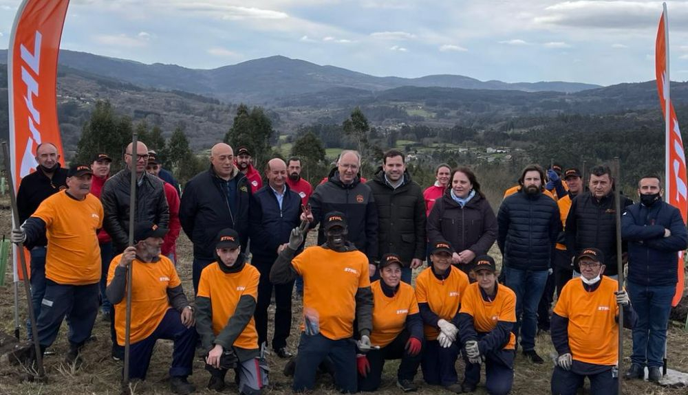 Equipo que participó en la plantación del Bosque Stihl. Equipo que participó en la plantación del Bosque Stihl.