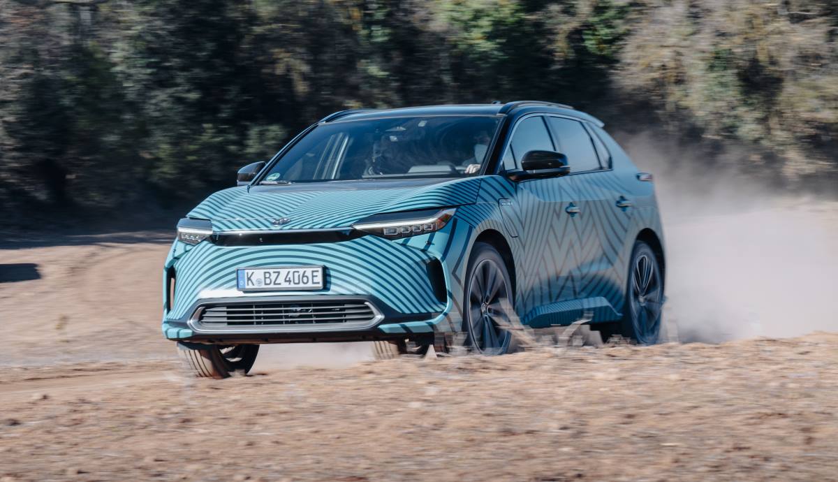 A los mandos del Toyota BZ4X 5