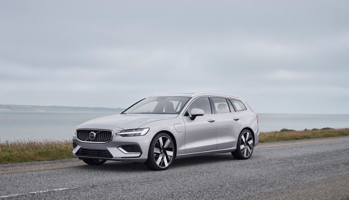 Volvo S60 y V60 2023, las berlinas estrenan los cambios del X60
