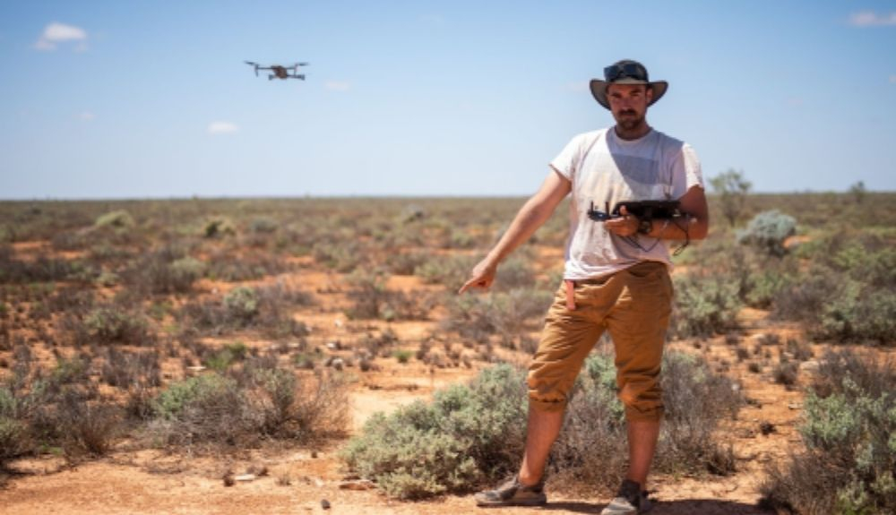 Seamus Anderson, de la Universidad de Curtin, y sus colegas han utilizado drones para localizarfragmentos de meteoritos. Seamus Anderson, de la Universidad de Curtin, y sus colegas han utilizado drones para localizarfragmentos de meteoritos.