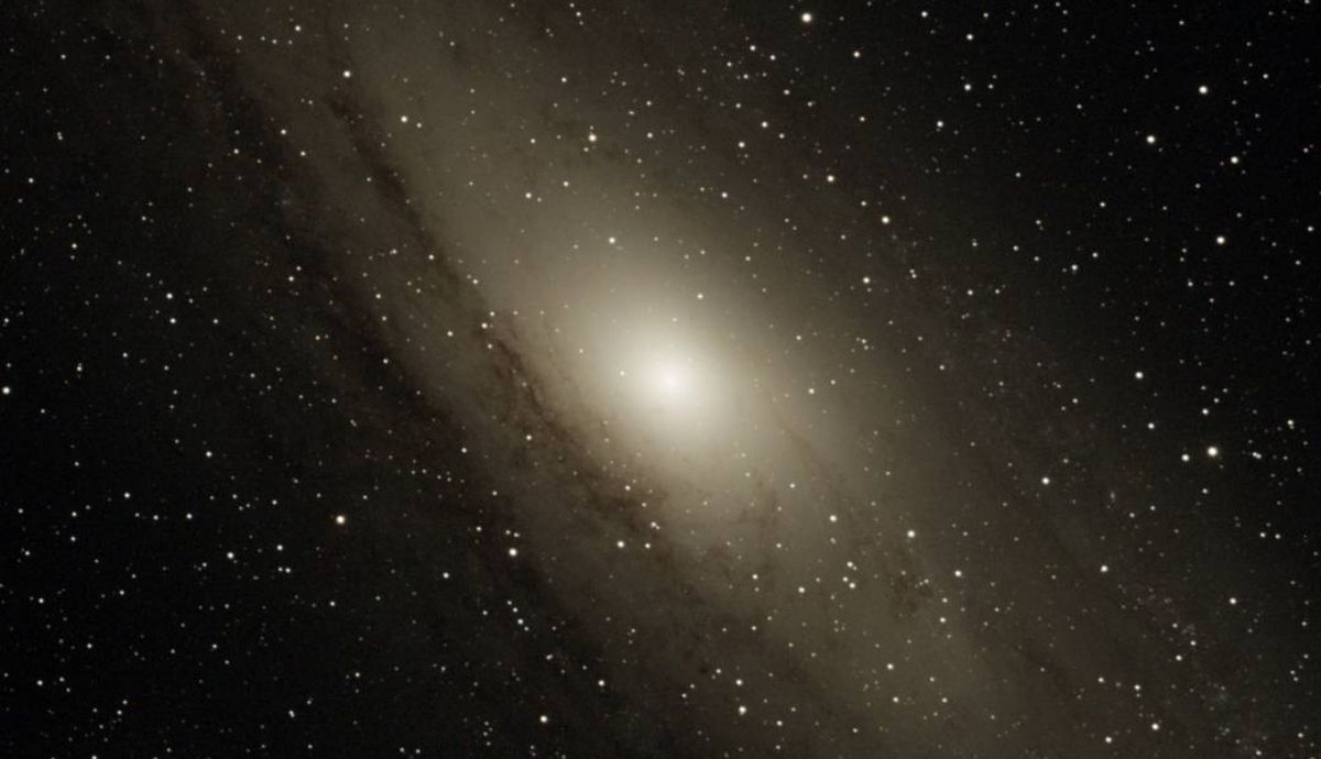 Brillante imagen de Andrómeda, también conocida como M 31, tal como se observó en la noche del 10 de noviembre de 2013.