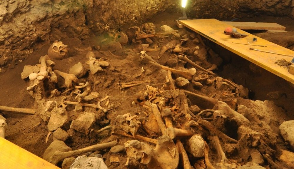 Restos humanos en el yacimiento de El Mirador (Atapuerca).