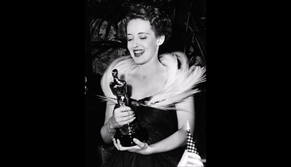 Bette Davis ganó el Oscar a la Mejor Actriz en los Óscar de 1939 por su papel en el drama romántico Jezabel.