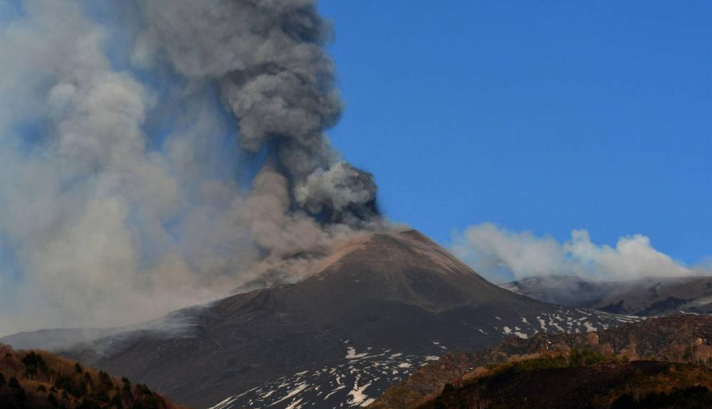 El volcán Etna entró recientemente en erupción.