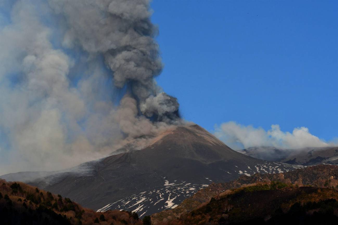El volcán Etna entró recientemente en erupción.