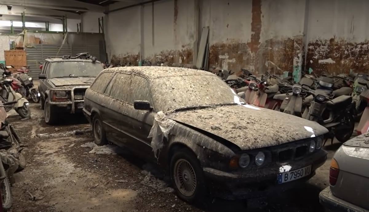 Taller abandonado con tesoros de BMW y de otras marcas (Imagen: M539 Restorations)