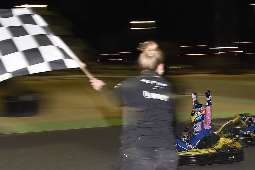 Fernando Alonso ganó la carrera de kart en Baréin