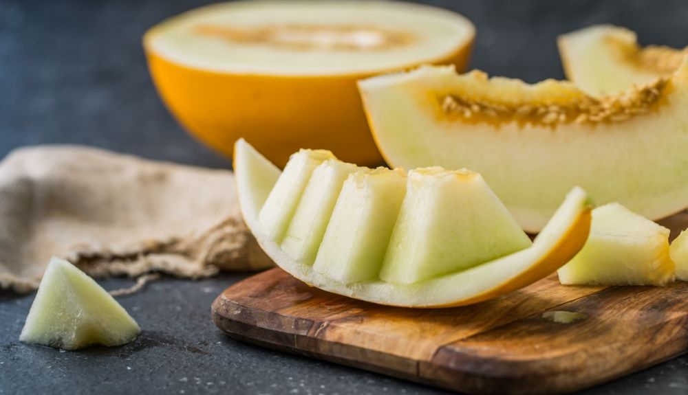 El melón contiene una sustancia con efecto anticoagulante, que ayuda a prevenir la trombosis, la angina de pecho y los infartos cerebrales. El melón contiene una sustancia con efecto anticoagulante, que ayuda a prevenir la trombosis, la angina de pecho y los infartos cerebrales.