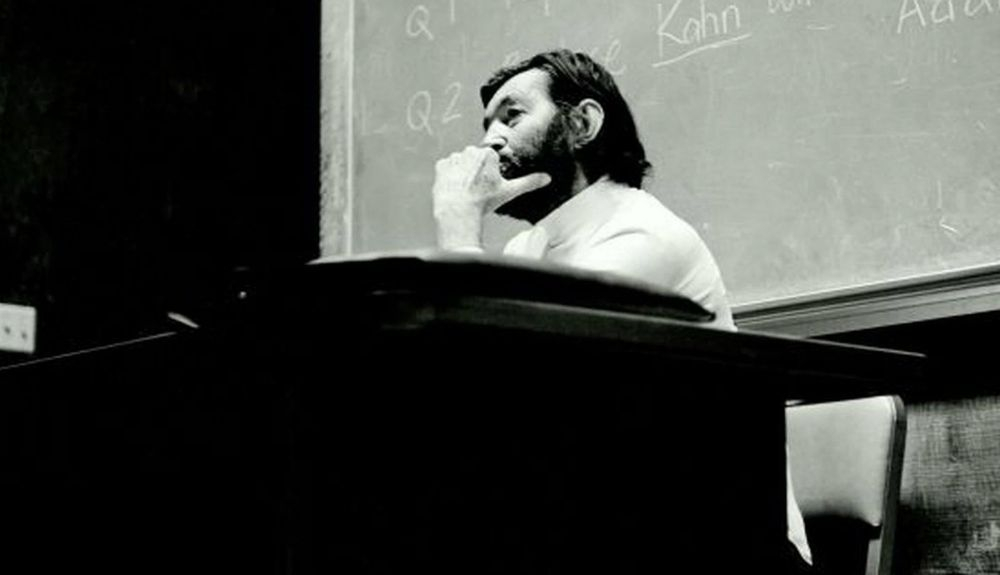 Julio Cortázar, durante una de sus clases en la universidad.