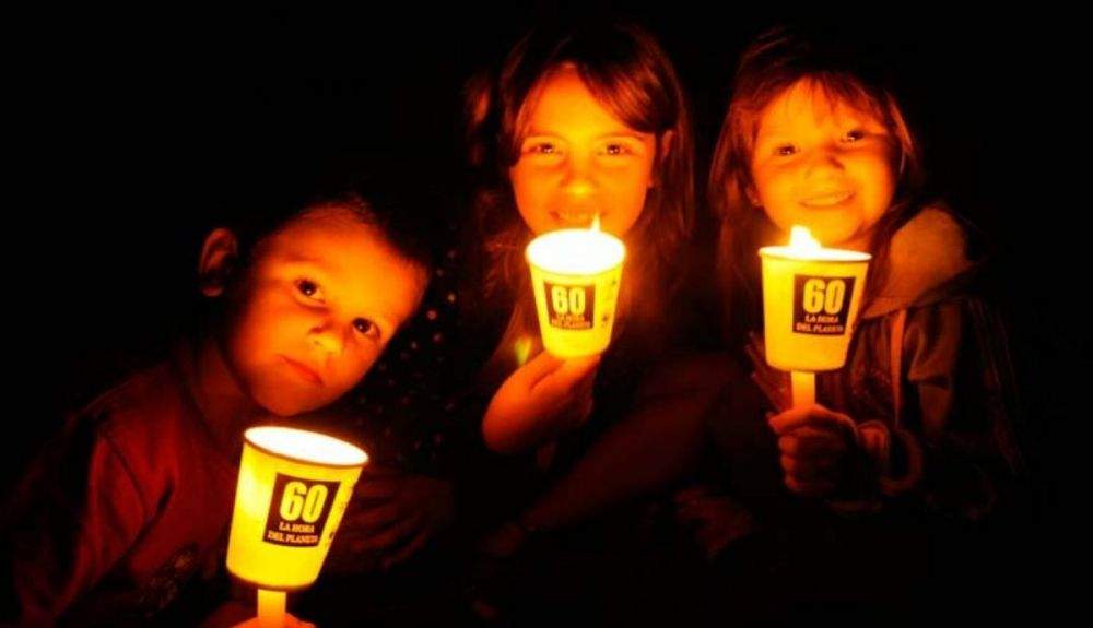 Niños argentinos, participando en la Hora del Planeta.