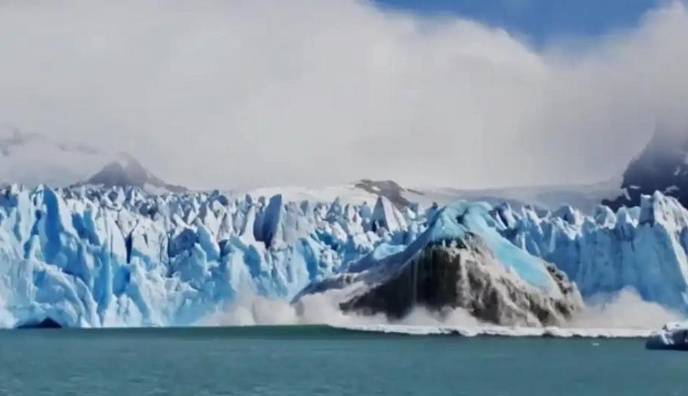 Una de las imágenes tomadas durante el derrumbe del Perito Moreno. Una de las imágenes tomadas durante el derrumbe del Perito Moreno.