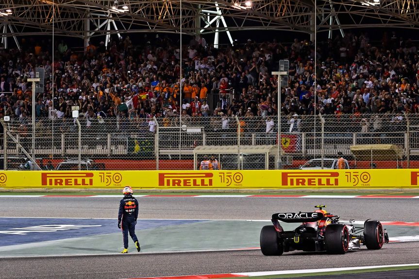 Checo Pérez (Red Bull) abandonó en la última vuelta del GP de Baréin