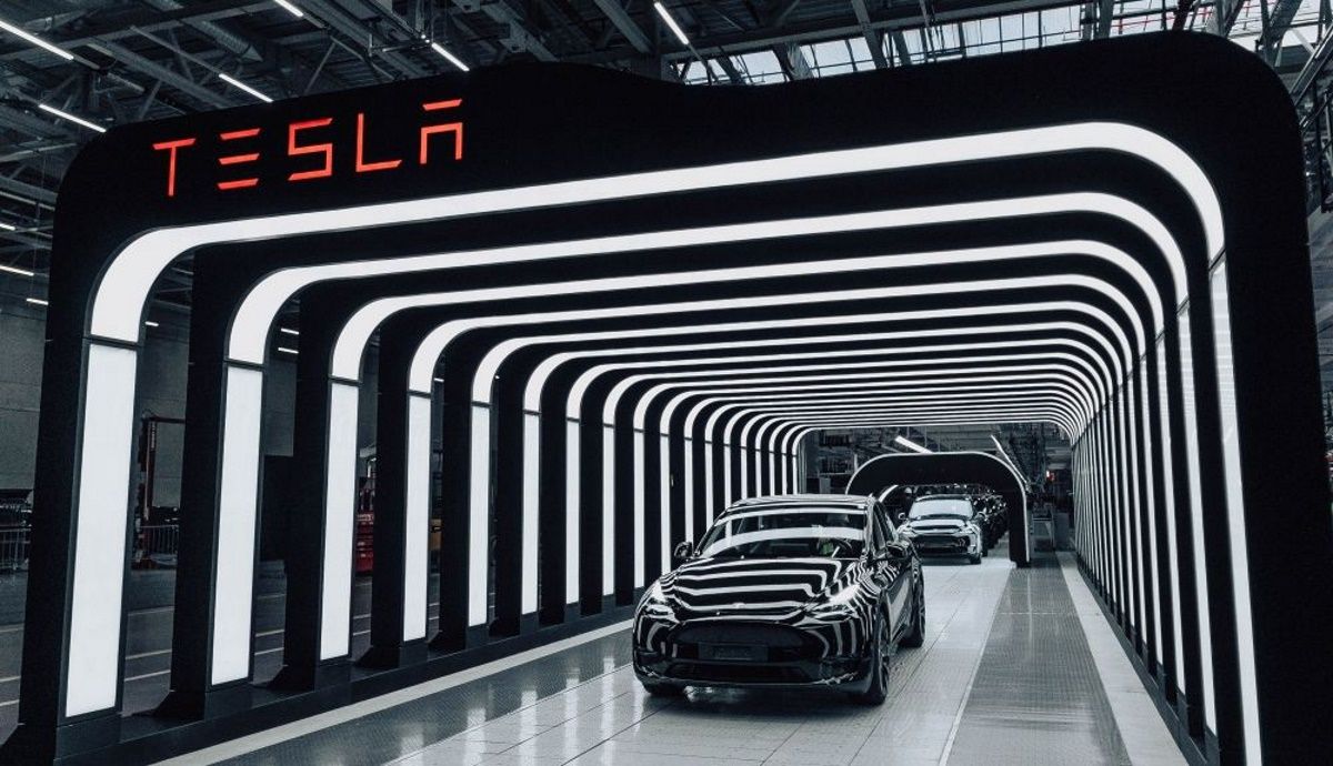 Tesla electrifica Europa, inaugura planta en Berlín, donde más daño hace a la industria alemana