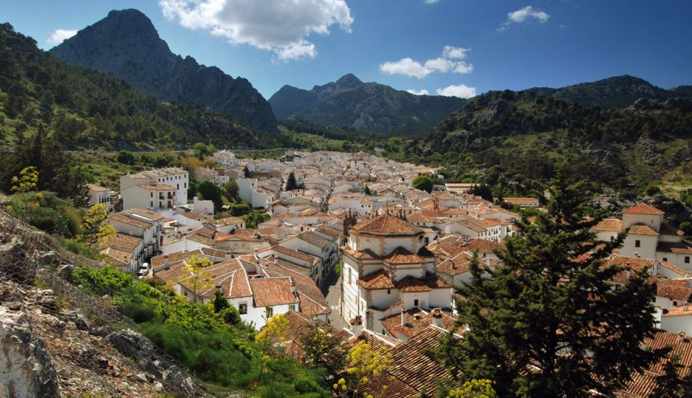 El pueblo de Grazalema, situado en la sierra gaditana. El pueblo de Grazalema, situado en la sierra gaditana.
