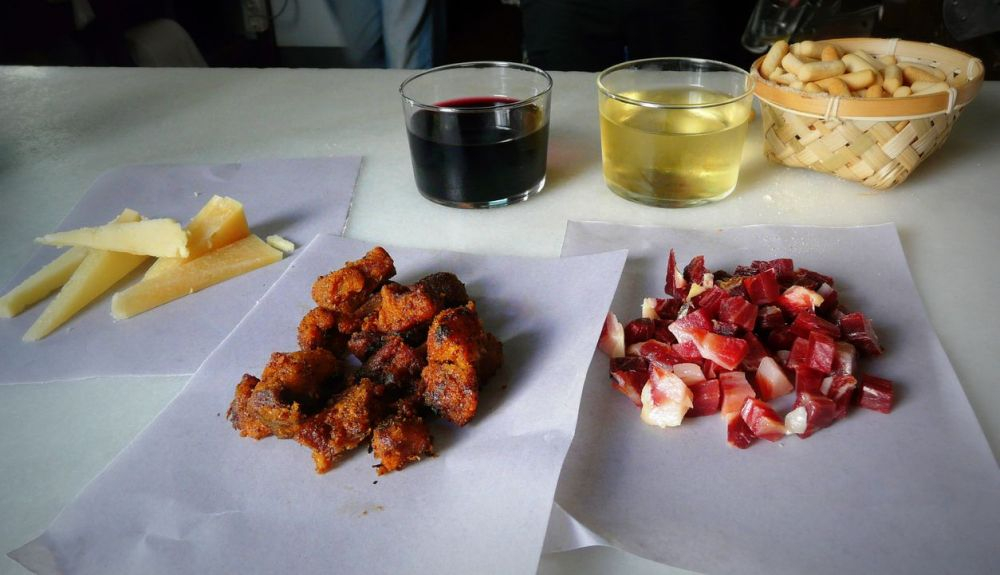 La gastronomía gaditana gira en torno al producto fresco y cercano de temporada. La gastronomía gaditana gira en torno al producto fresco y cercano de temporada.