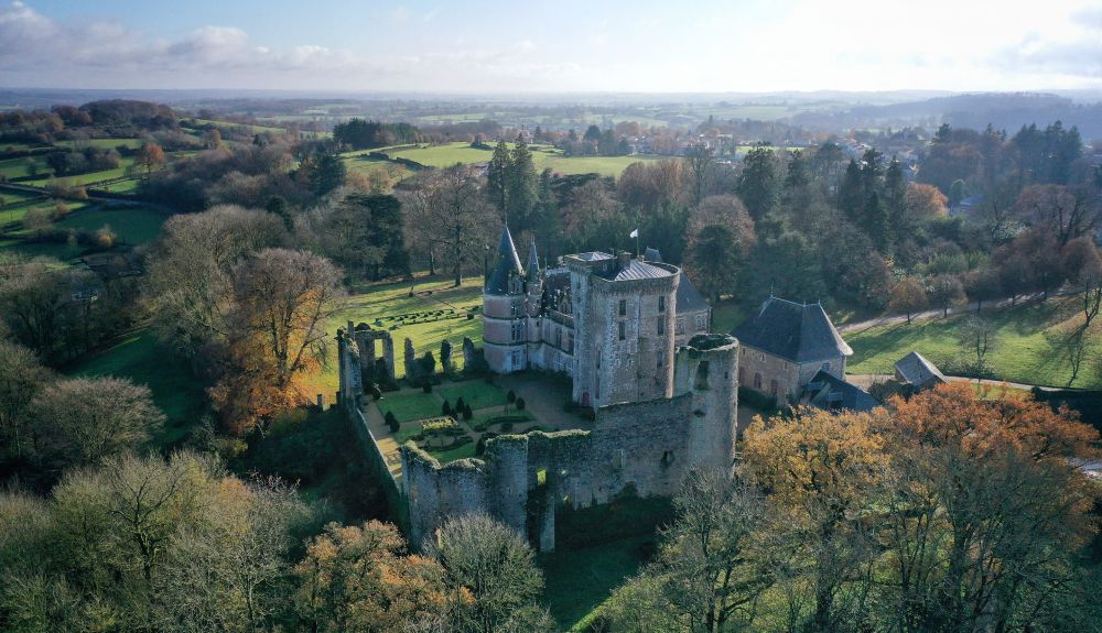 El castillo de la Flocellière se encuentra en la provincia de la Vendée. El castillo de la Flocellière se encuentra en la provincia de la Vendée.