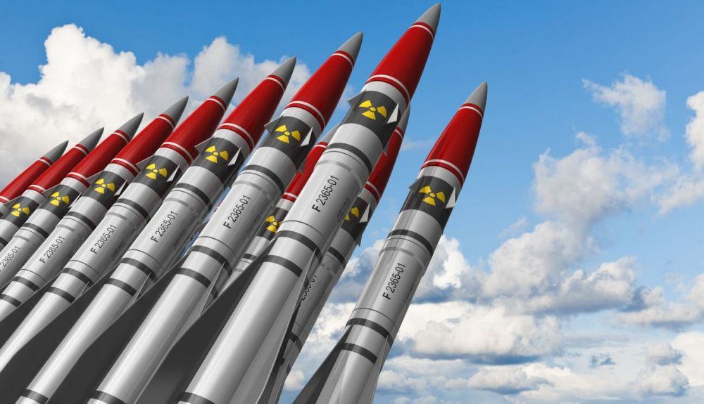 Los analistas de armas nucleares estiman que los nueve estados nucleares del mundo tienen alrededor de 13.000 ojivas. Los analistas de armas nucleares estiman que los nueve estados nucleares del mundo tienen alrededor de 13.000 ojivas.