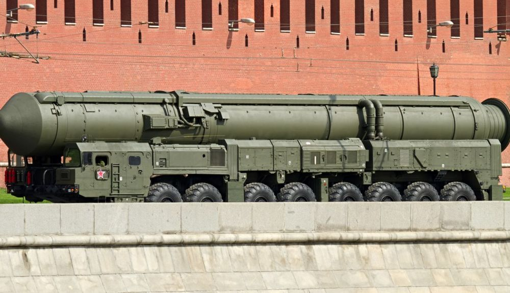 Misil nuclear ruso Topol, fotografiado en Moscú. Misil nuclear ruso Topol, fotografiado en Moscú.