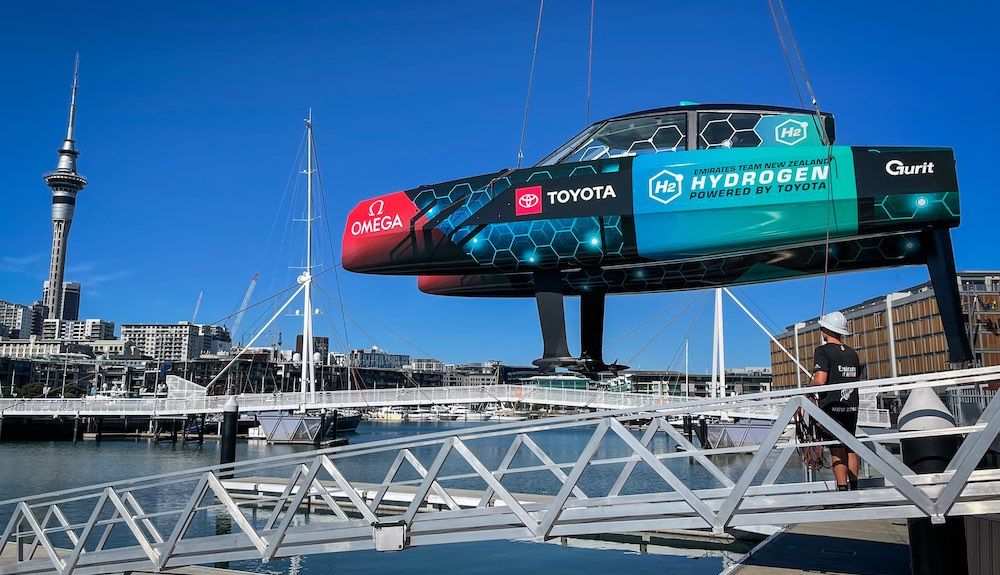 El defensor de la America's Cup, ETNZ y Toyota unen fuerzas en su prototipo de embarcación de gran velocidad propulsado con hidrógeno.