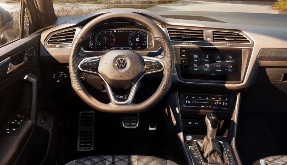 la configuracion del interior del passat 2023 podria ser muy parecida a la de la imagen de arriba 1 1000x575