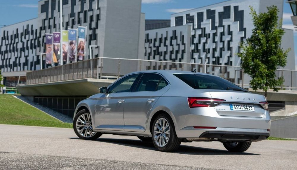 skoda superb 2021 6 1 1000x575 skoda superb 2021 6 1 1000x575