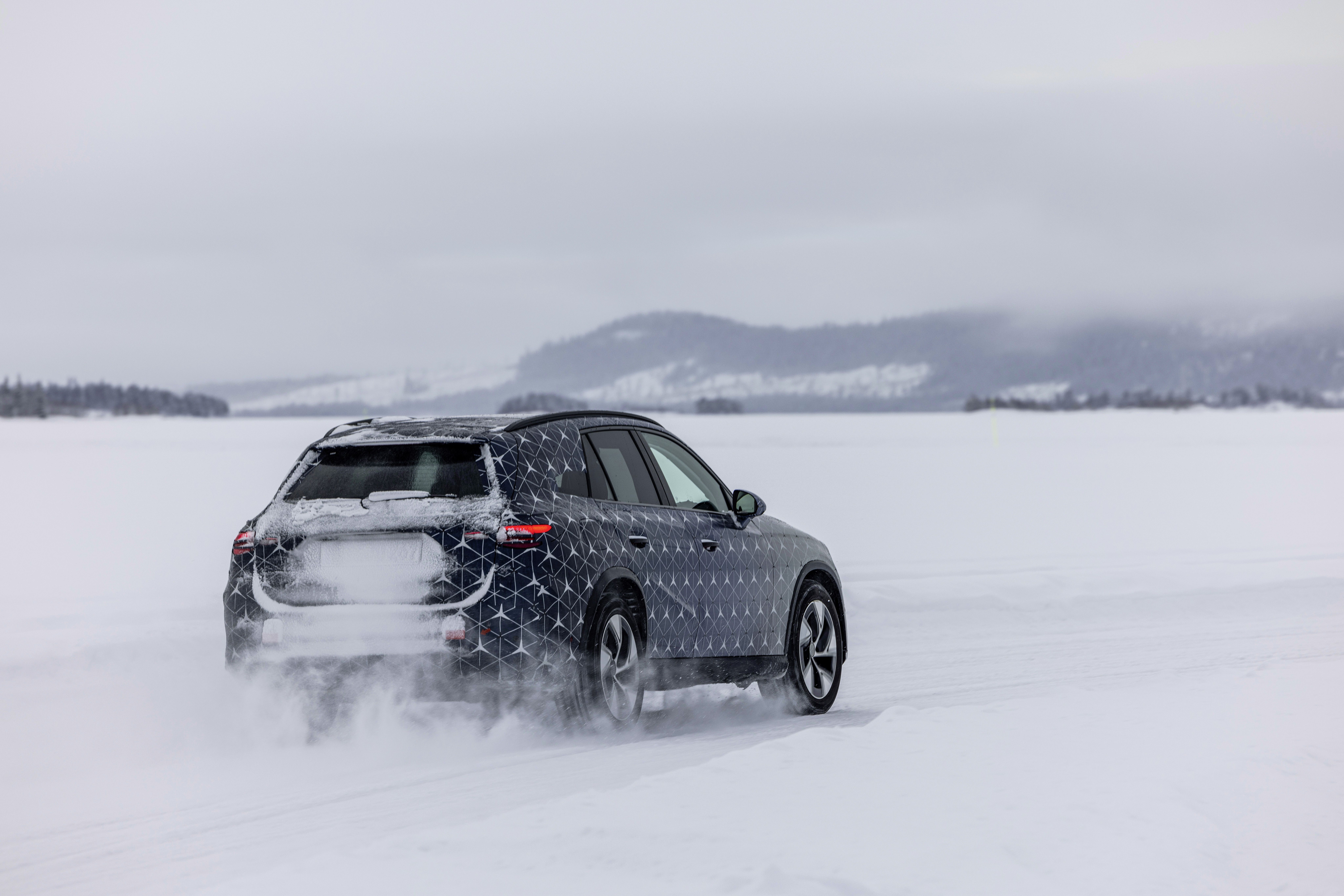 Mercedes GLC 2022 realizando los test invernales previos a la presentación oficial. 