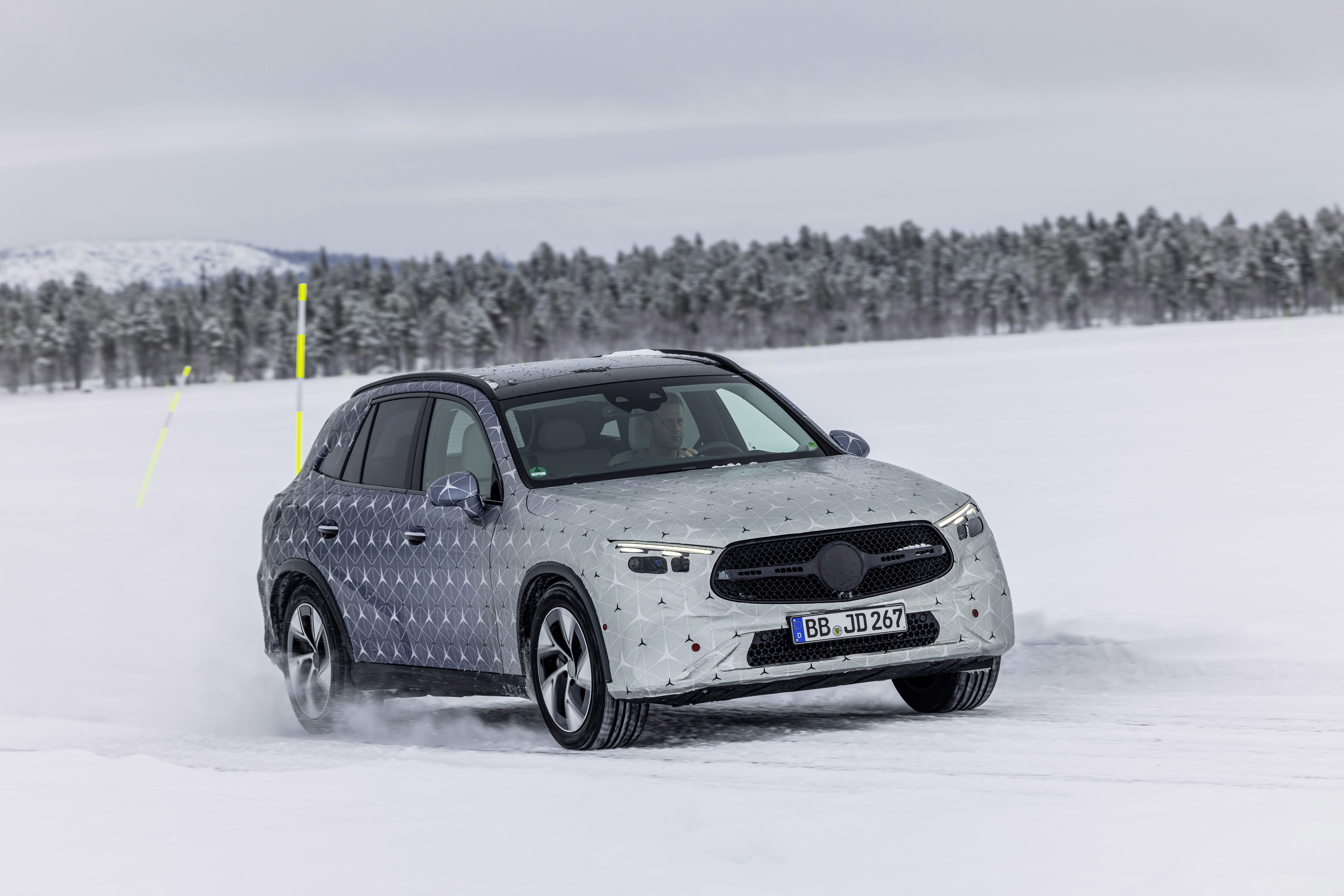 Mercedes GLC 2022 realizando los test invernales previos a la presentación oficial. 