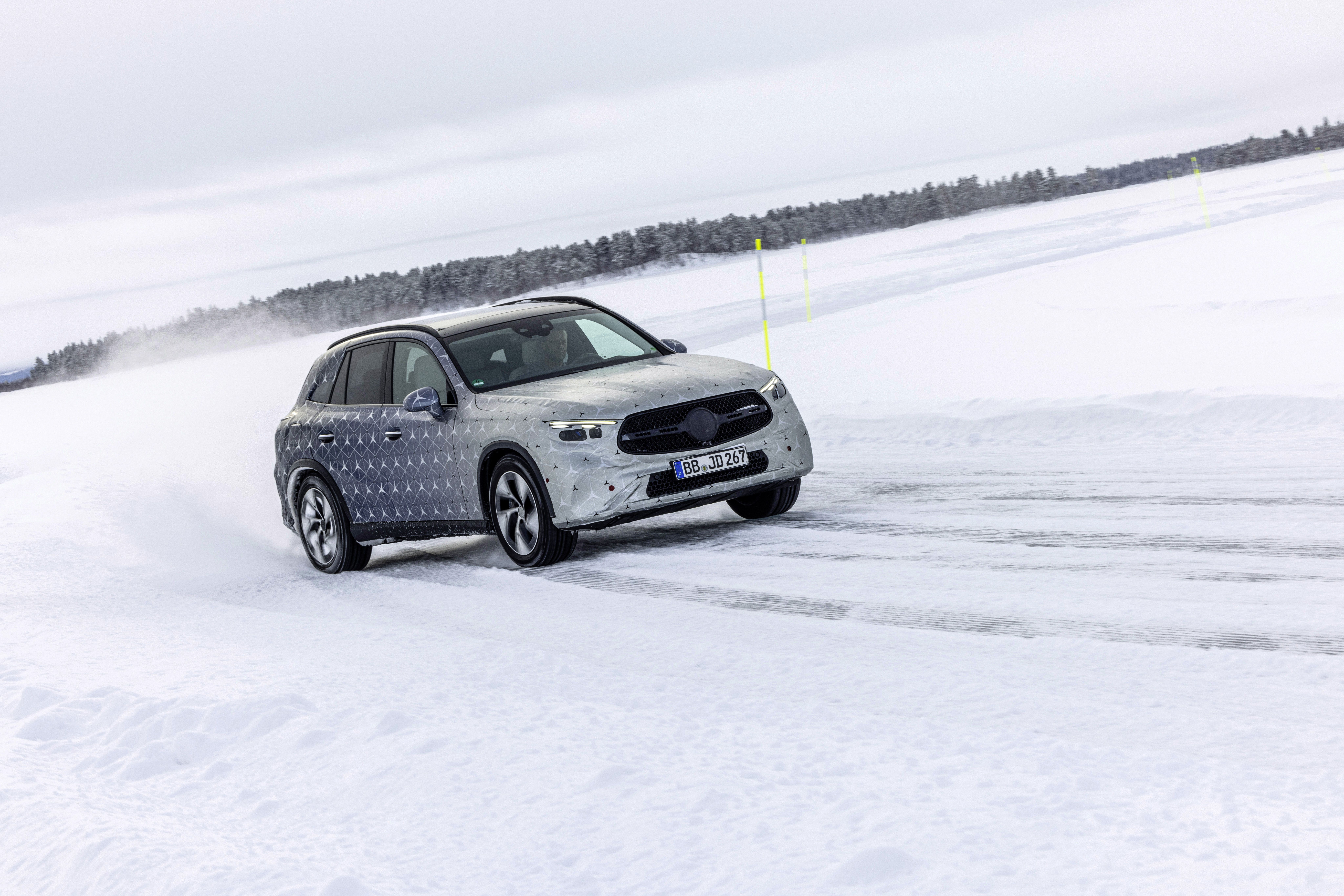 Mercedes GLC 2022 realizando los test invernales previos a la presentación oficial. 