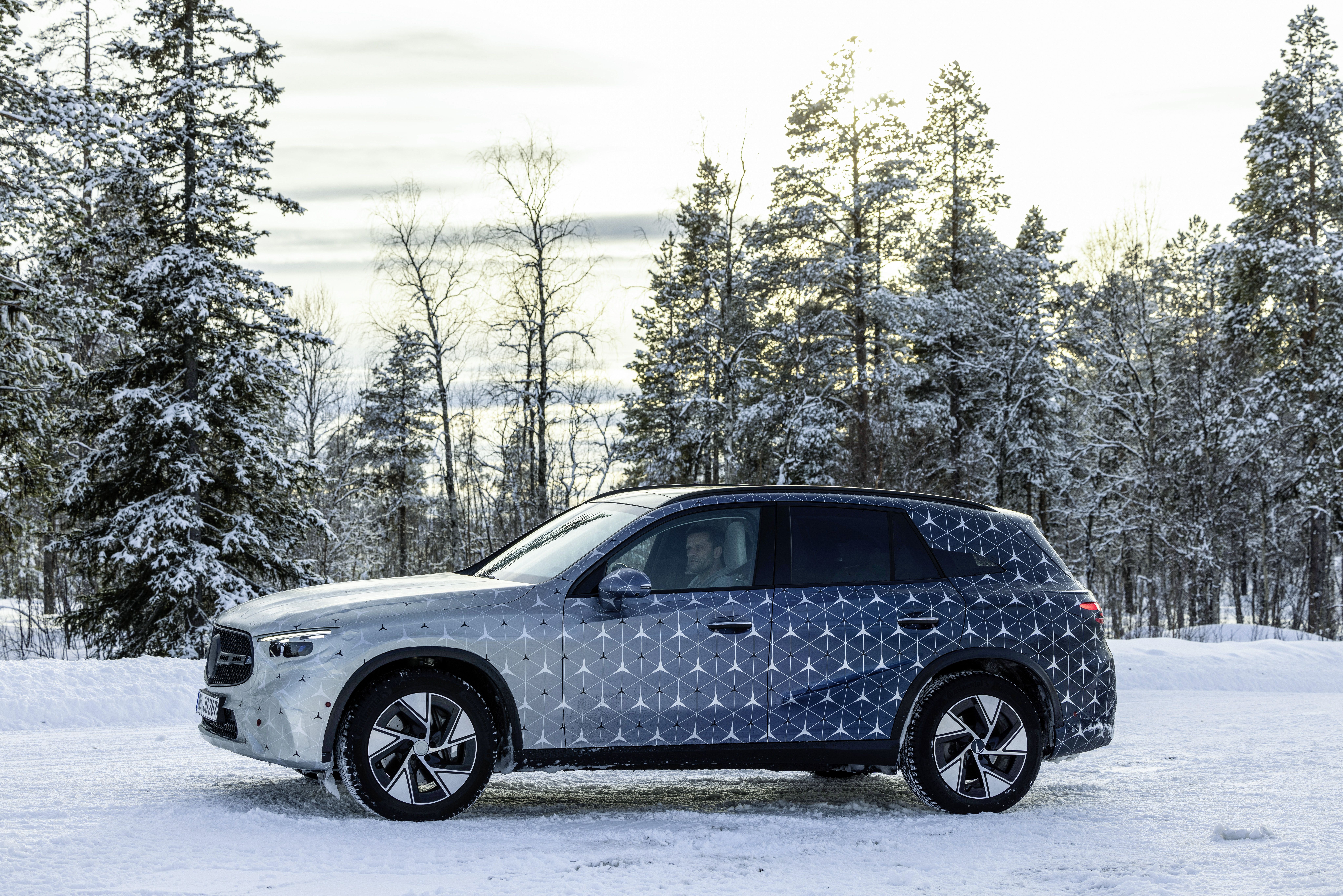 Mercedes GLC 2022 realizando los test invernales previos a la presentación oficial. 