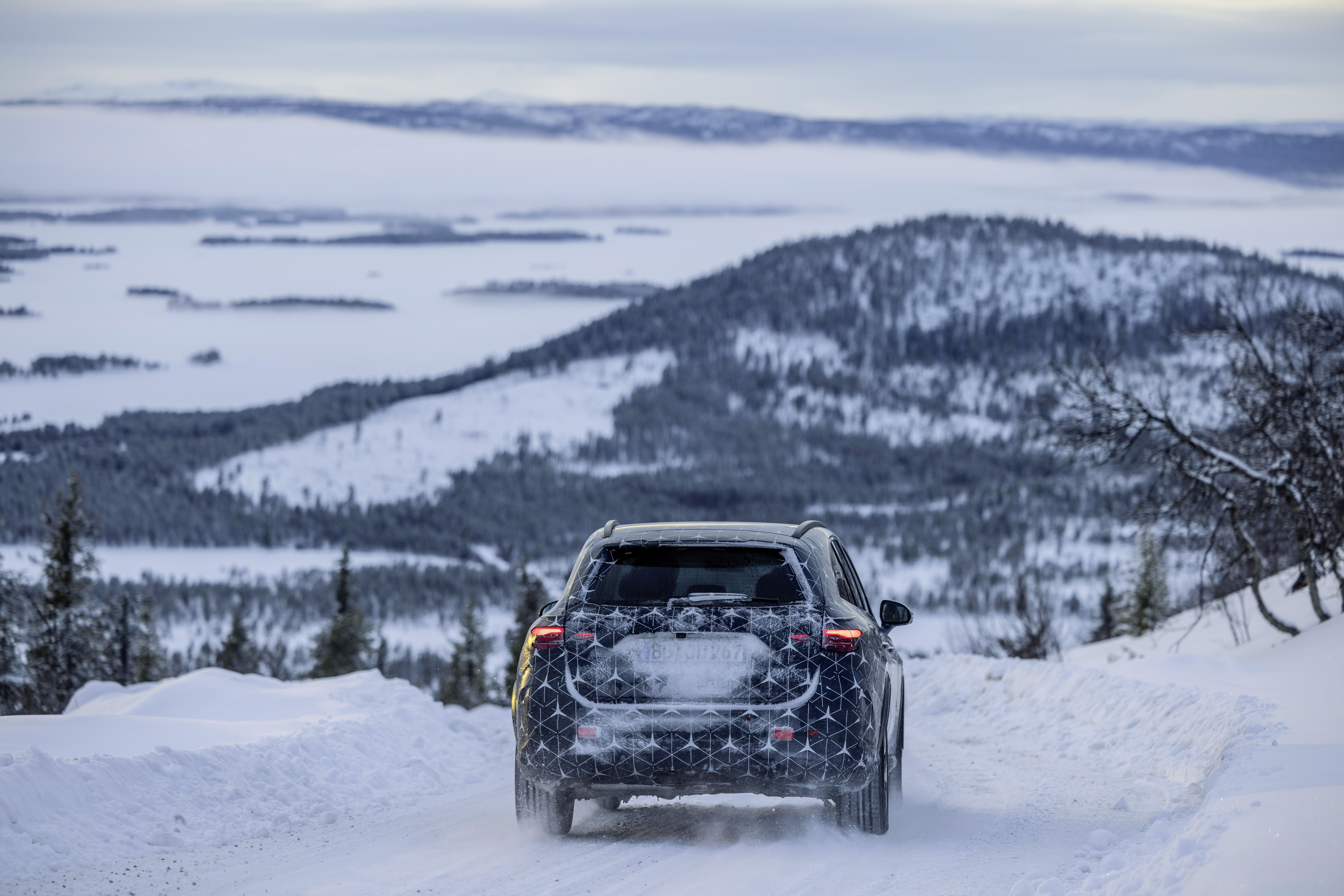 Mercedes GLC 2022 realizando los test invernales previos a la presentación oficial. 