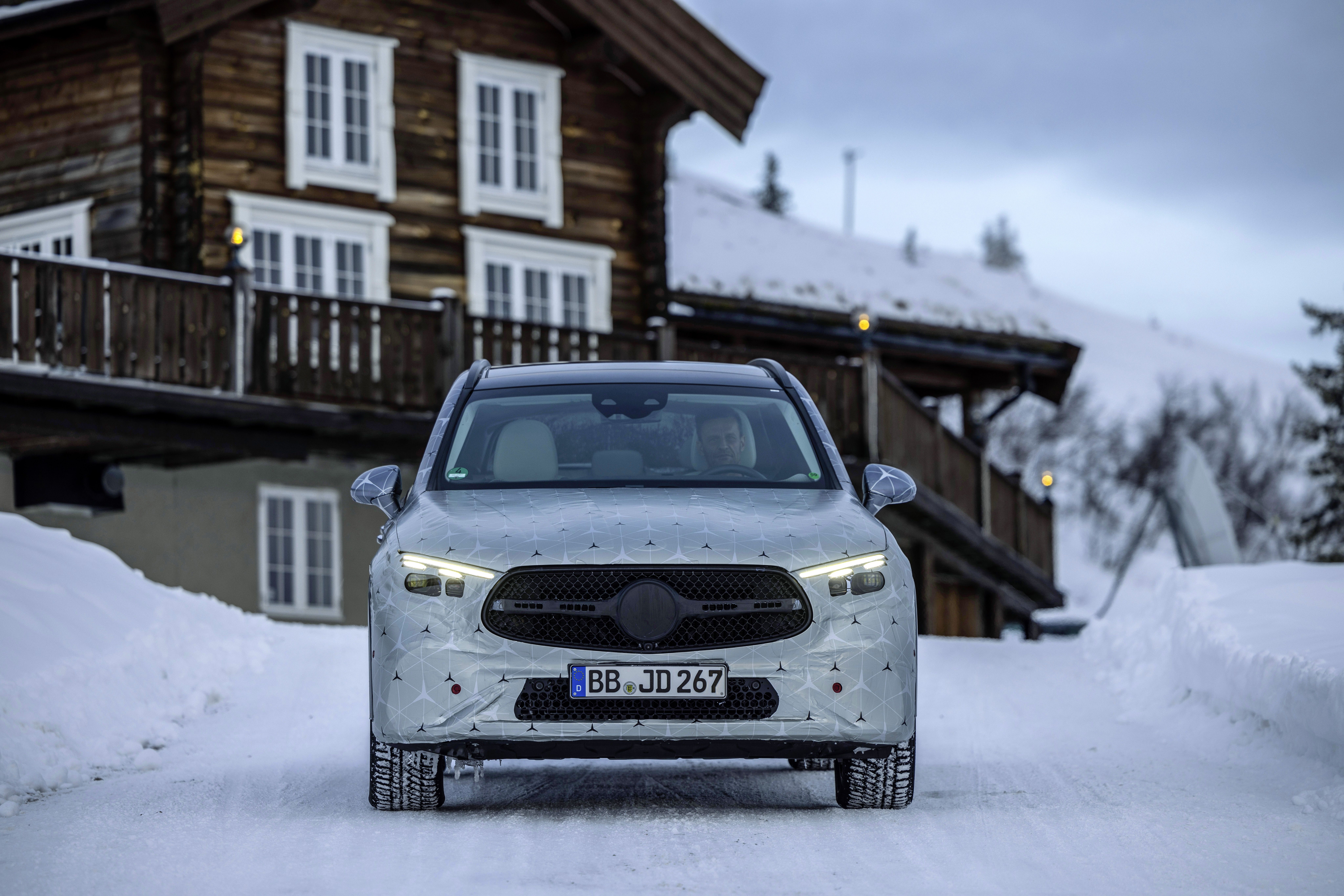 Mercedes GLC 2022 realizando los test invernales previos a la presentación oficial. 