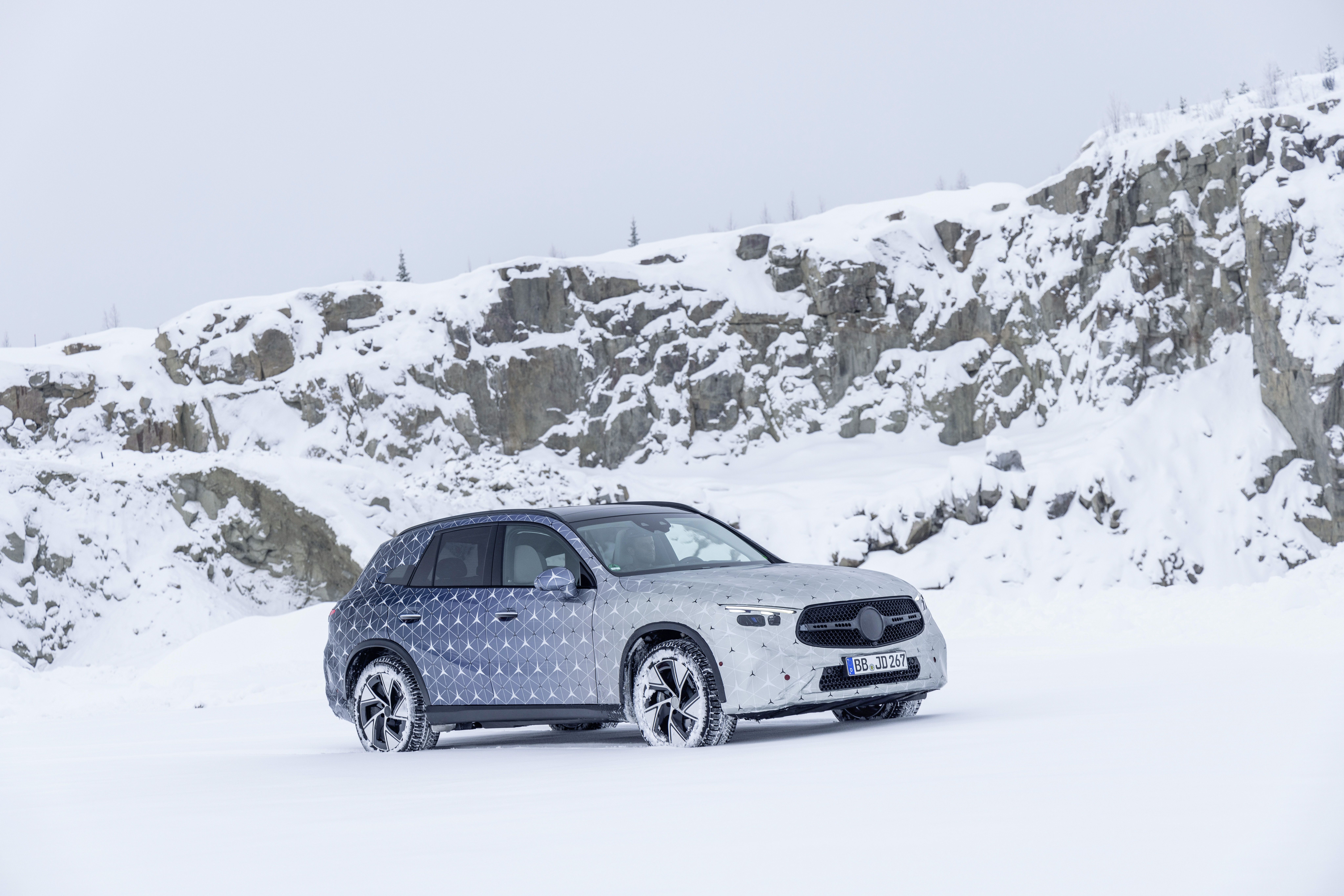 Mercedes GLC 2022 realizando los test invernales previos a la presentación oficial. 
