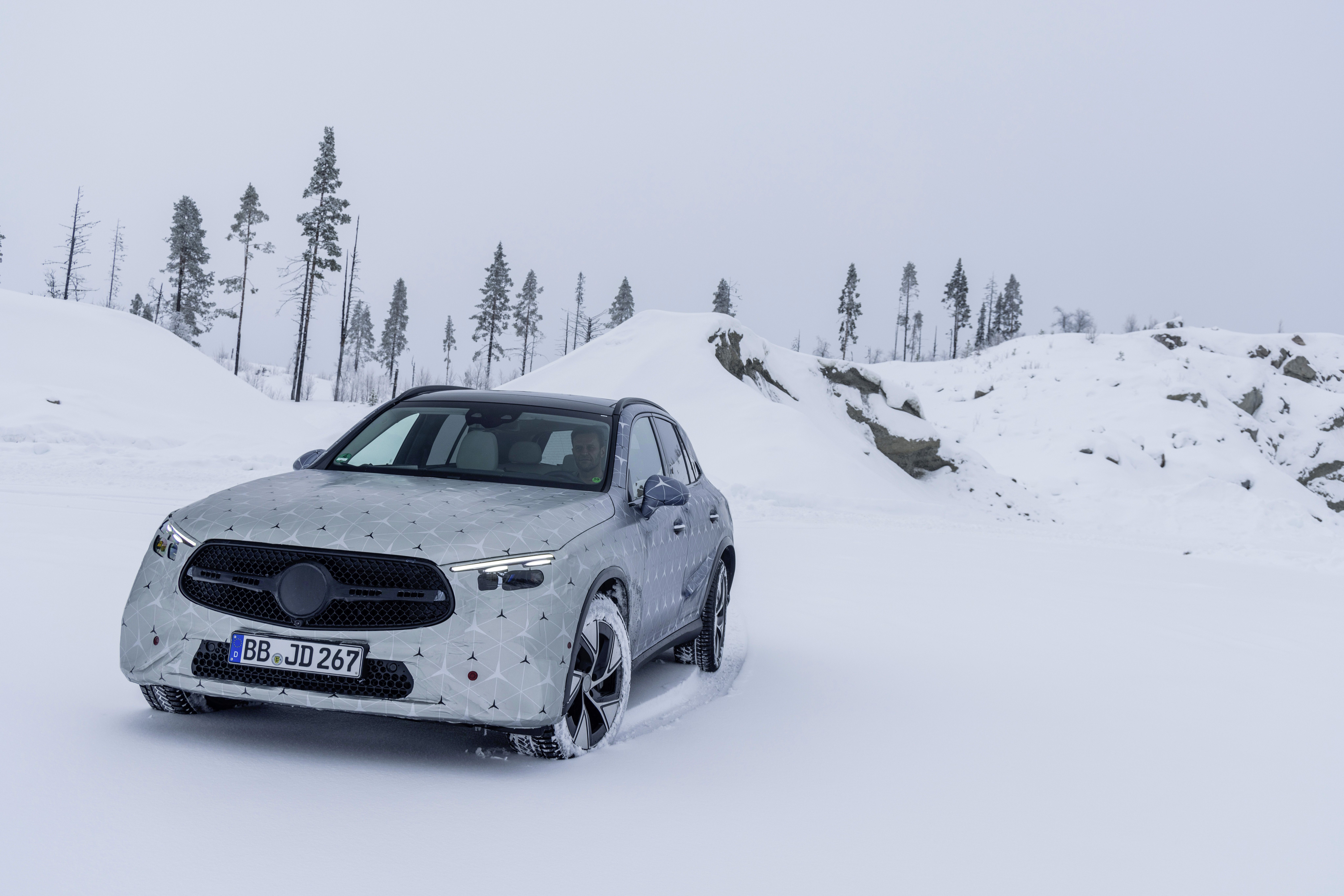 Mercedes GLC 2022 realizando los test invernales previos a la presentación oficial. 