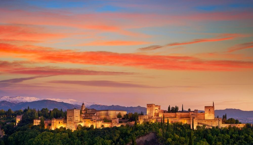 Atardecer en la Alhambra de Granada. Atardecer en la Alhambra de Granada.