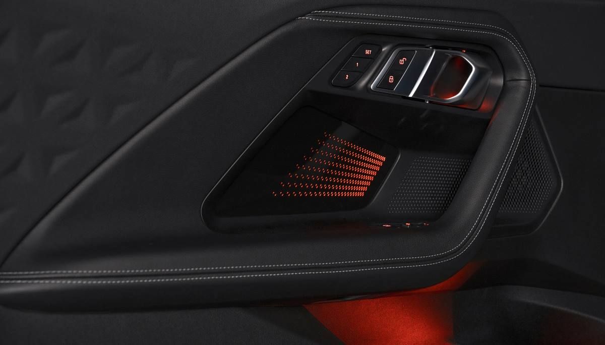 BMW M240i xDRIVE interior (4)