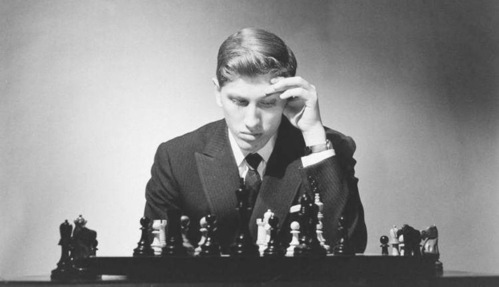 Bobby Fischer no se relacionaba bien con los demás. Bobby Fischer no se relacionaba bien con los demás.