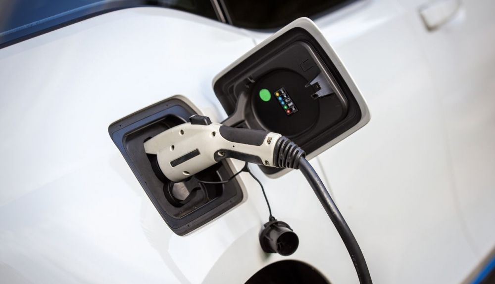 Una de las actuaciones propuesta es apostar más decididamente por el vehículo electrónico. Una de las actuaciones propuesta es apostar más decididamente por el vehículo electrónico.