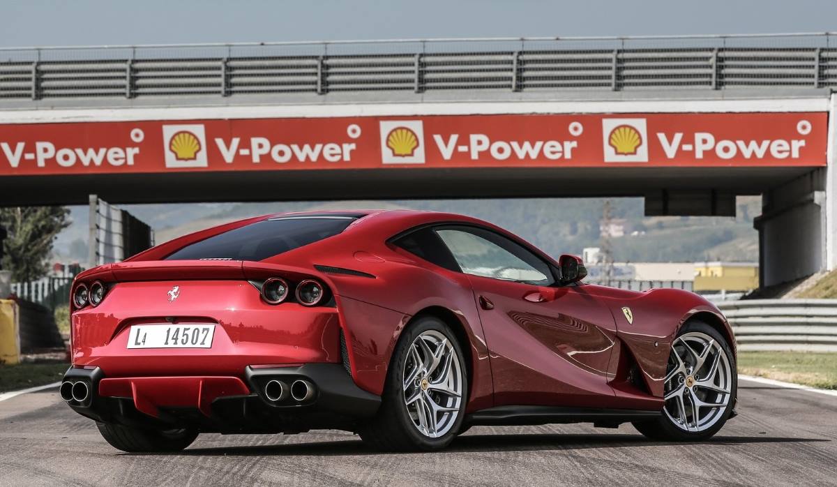 Ferrari 812 Superfast 2