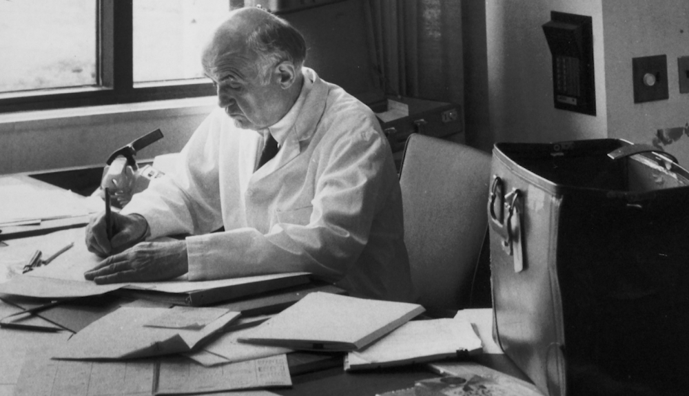 Maurice Hilleman trabajó casi toda su vida en la industria. Maurice Hilleman trabajó casi toda su vida en la industria.