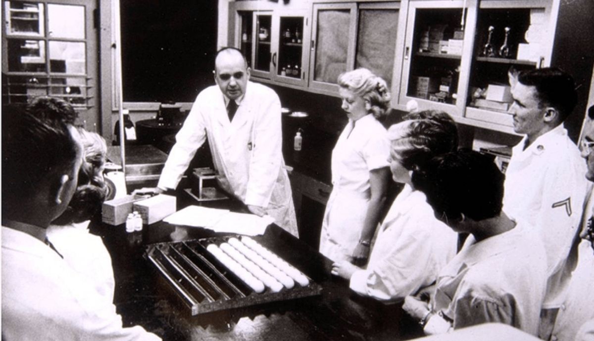 Maurice Hilleman en el Centro Médico del Ejército Walter Reed.