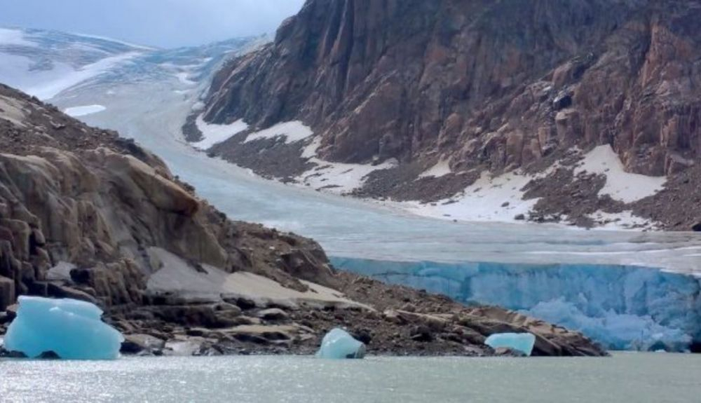 Glaciar Grinnell en la isla de Baffin, Ártico canadiense, que ahora es más pequeño que en cualquier otro momento de los últimos 40.000 años. Glaciar Grinnell en la isla de Baffin, Ártico canadiense, que ahora es más pequeño que en cualquier otro momento de los últimos 40.000 años.