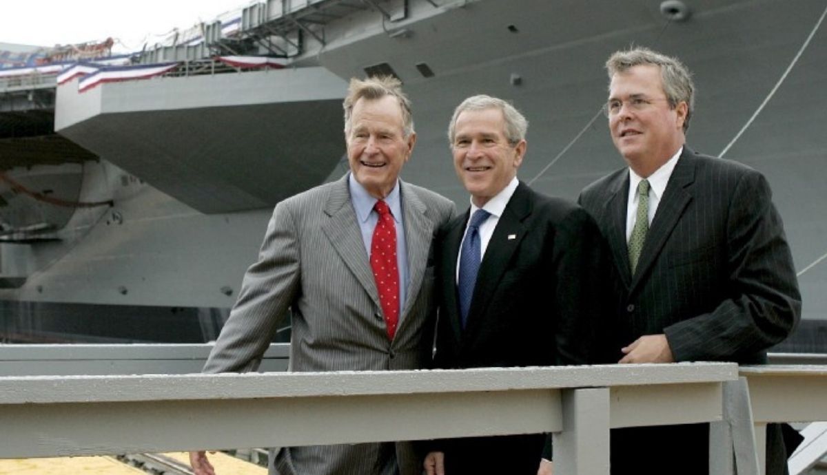 Una de las dinastías democráticas más conocidas. El presidente George HW Bush (izquierda), el presidente George W. Bush (centro) y el gobernador Jeb Bush.