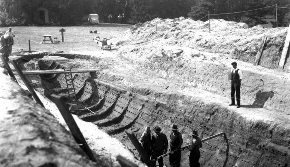 El descubrimiento en 1939 del barco funerario y los objetos de Sutton Hoo. El descubrimiento en 1939 del barco funerario y los objetos de Sutton Hoo.