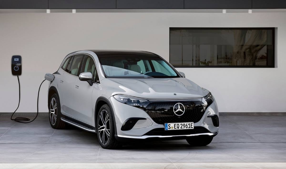 Mercedes EQS SUV 2023 11