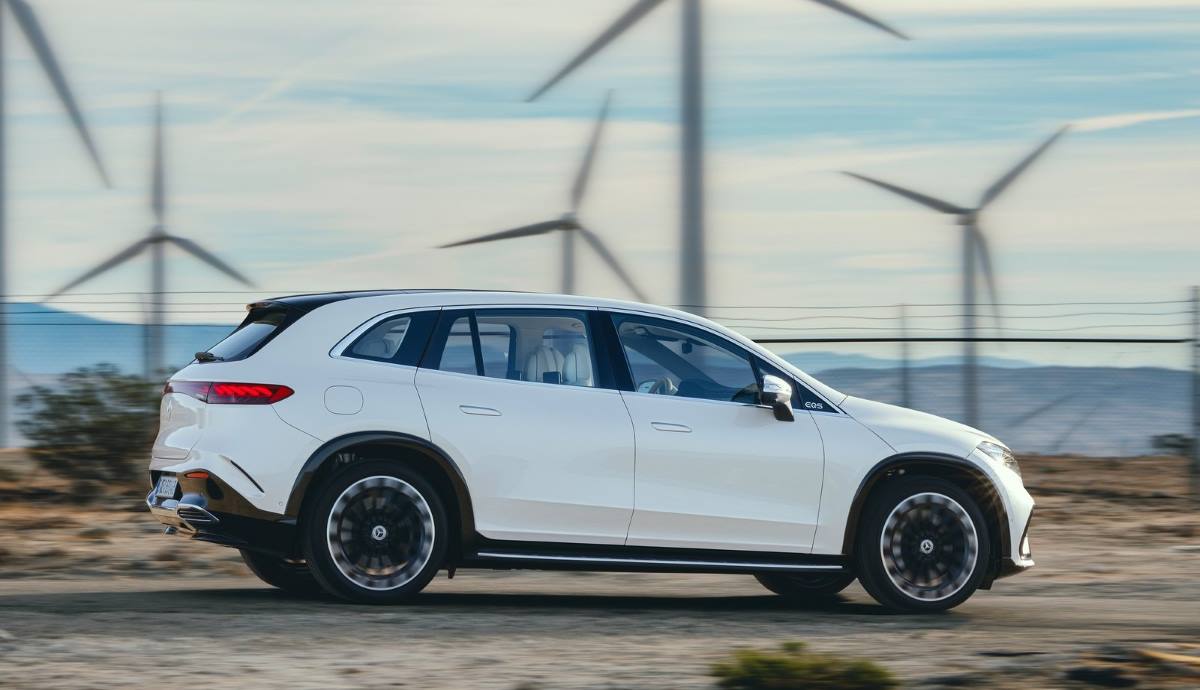 Mercedes EQS SUV 2023 13