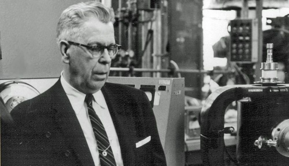 Percy LeBaron Spencer fue el inventor del microondas. Percy LeBaron Spencer fue el inventor del microondas.