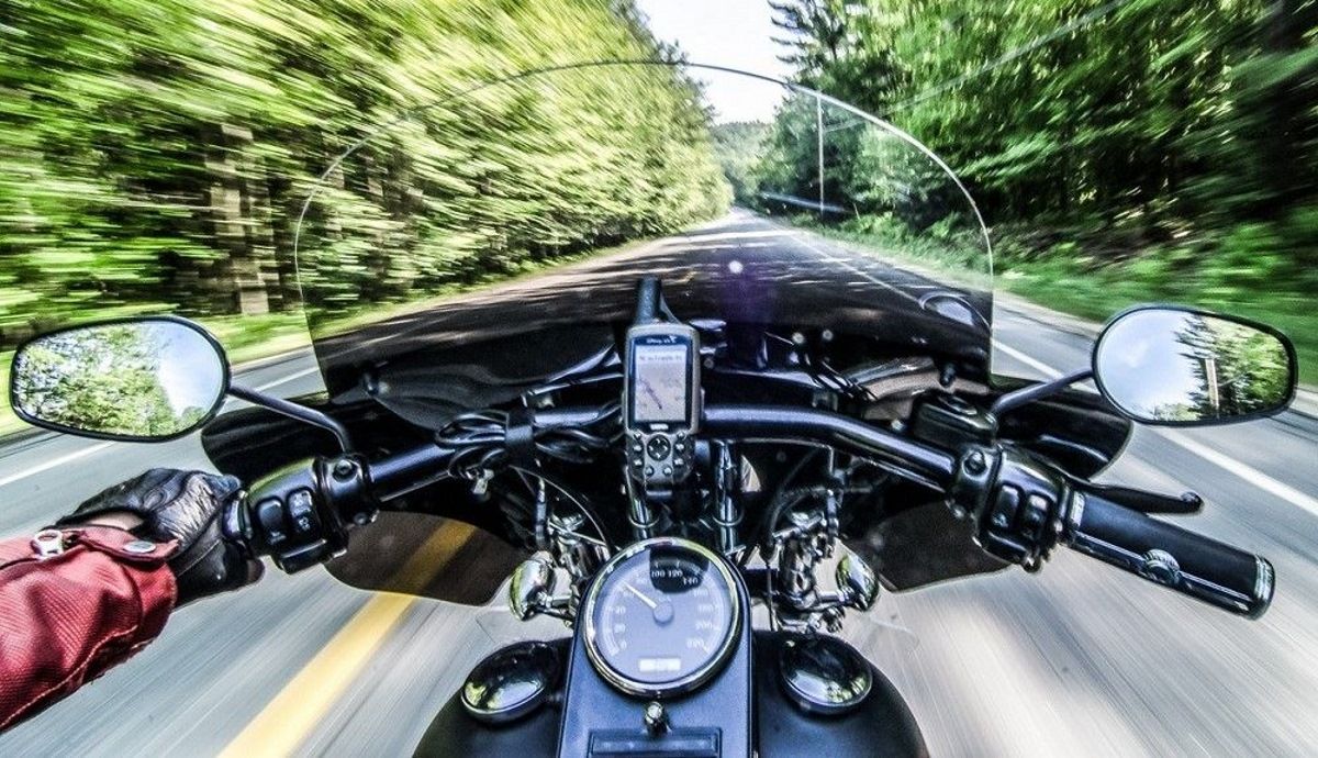 Cómo debe ser el líquido limpiaparabrisas de las motos