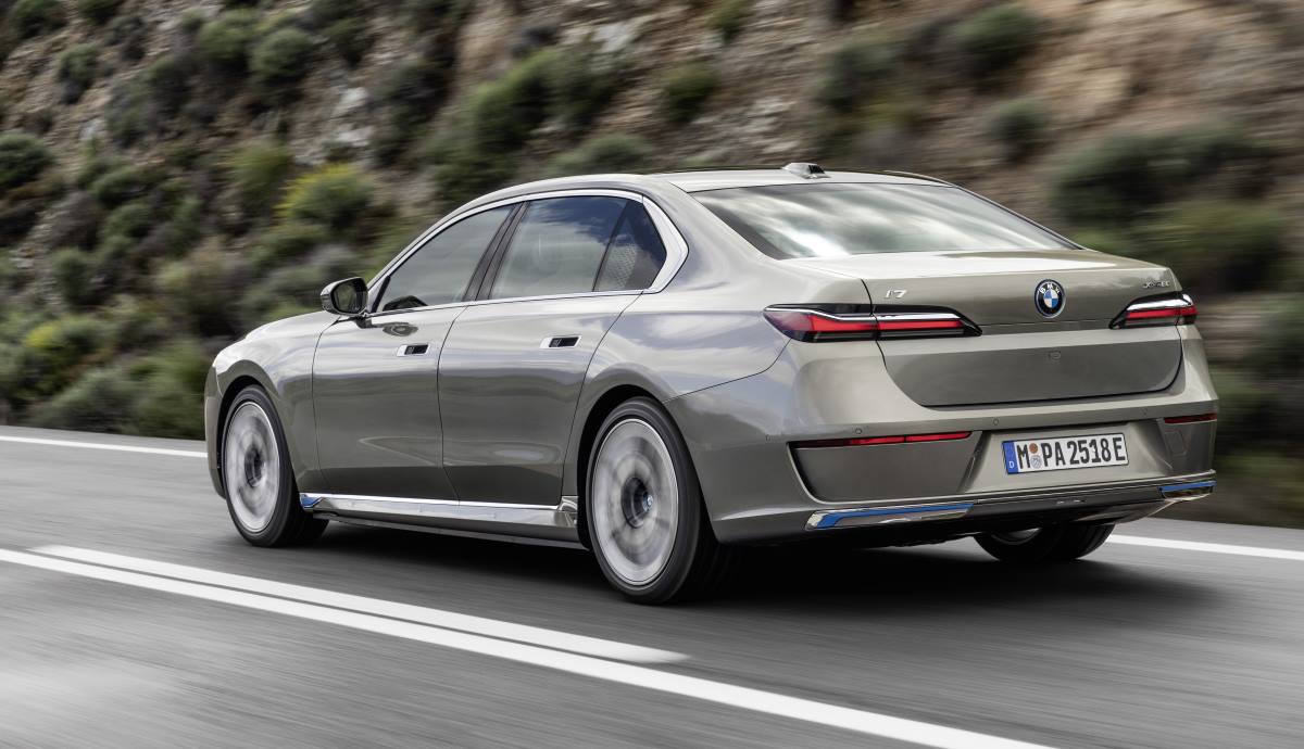 BMW i7 7