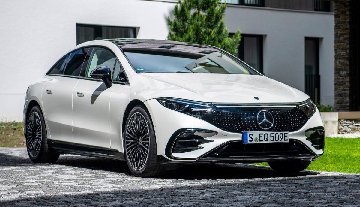 Mercedes EQS.