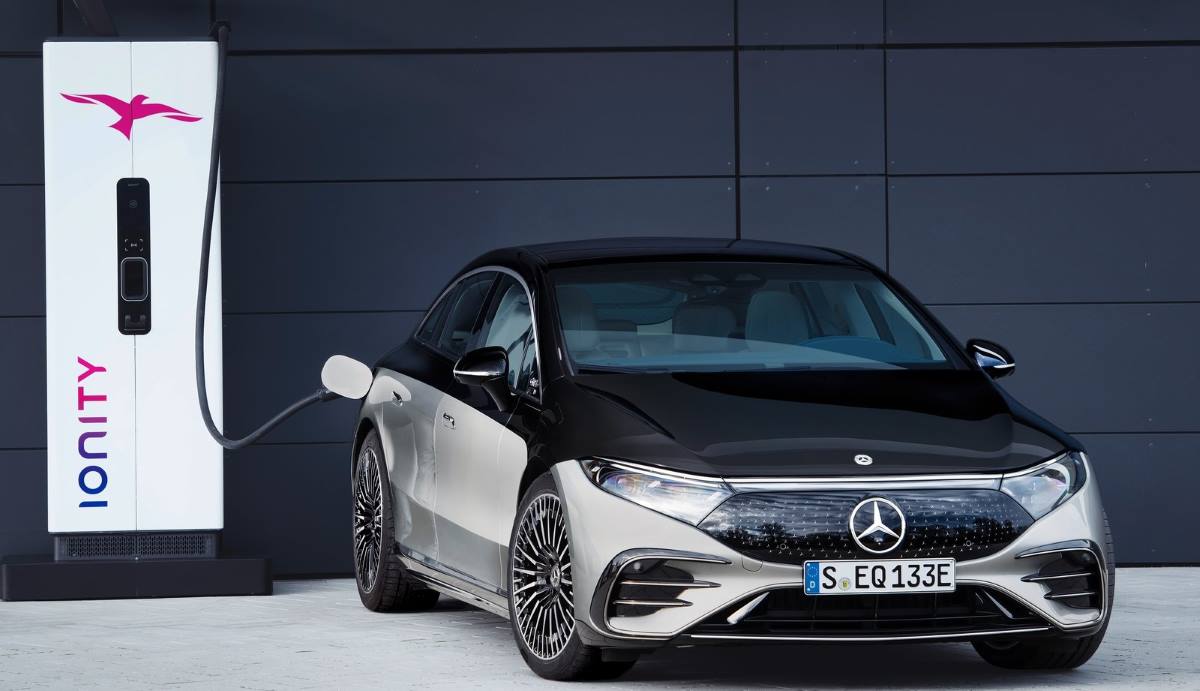 Mercedes EQS.